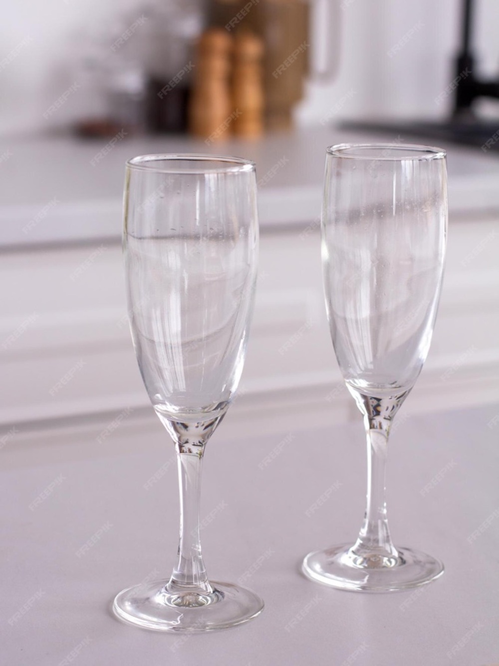 set of two clear glass champagne flutes